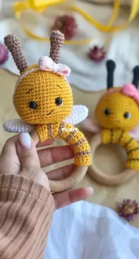 Vinera Eyer - Crochet Street - Vinera Kapustkina / Oxana - Bee Rattle Toy