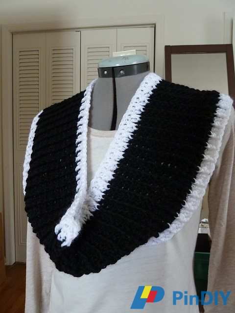 Reversible Ribbed Cowl