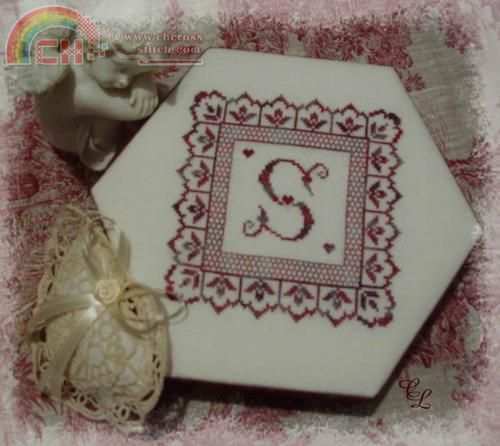 CL050-Monogramme Dentelle (4).jpg