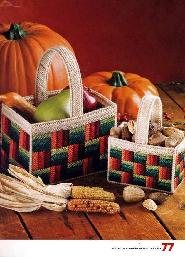 plastic canvas autumn baskets1_edited.jpg