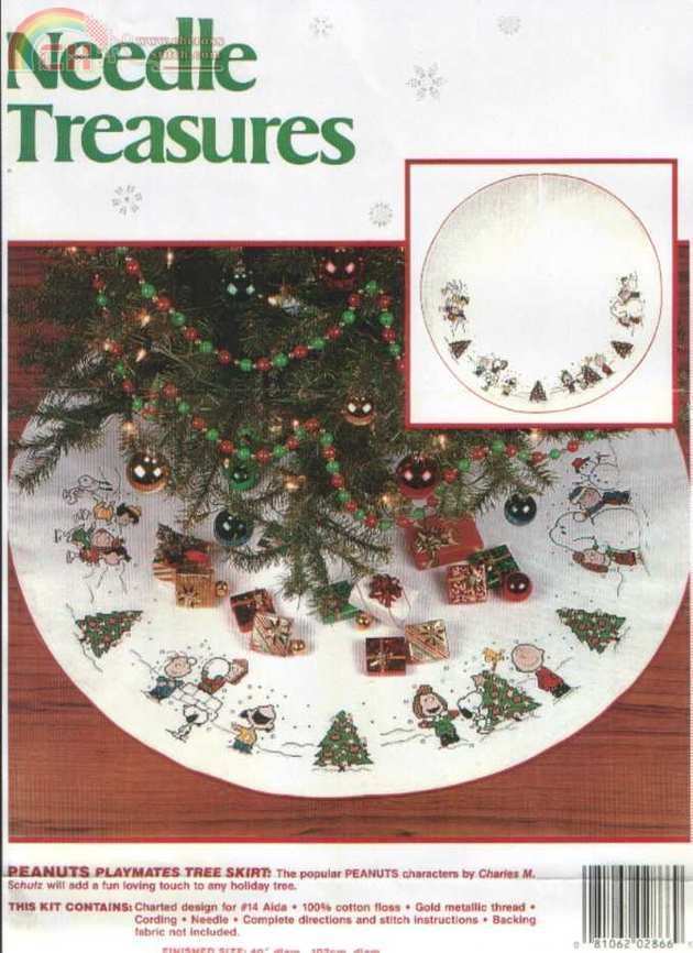 Peanuts Tree Skirt.jpg