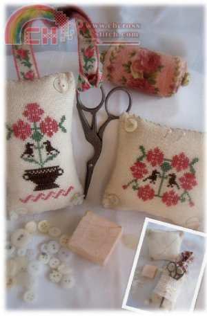 Pink Flower Pyn Pillow & Scissor Keeper.jpg