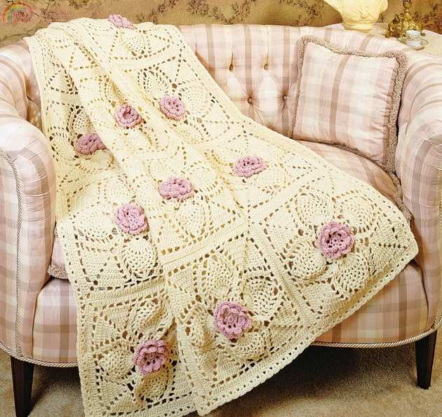 Roses-and-Pineapples-Afghan.jpg