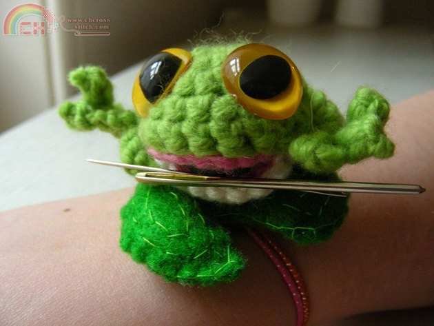 frog pincushion.jpg