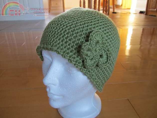 bonnet_vert_pomme_avec_papillon_crochet_medium2.JPG