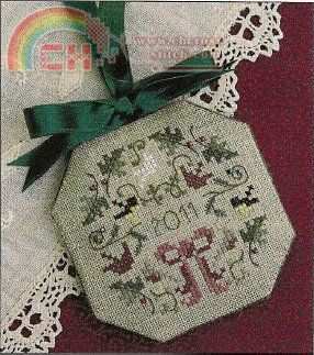 Holly & Ivy Ornament.jpg