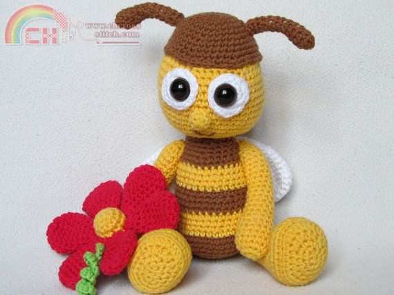Bumblebee Flori by DioneDesign - Veronika Maskova.jpg