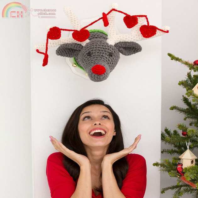 xmas reindeer wall plaque.jpg