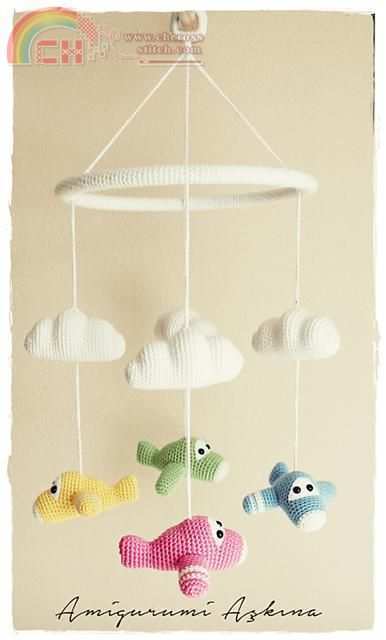 Amigurumi Plane Baby Mobile by Amigurumi Aşkına.jpg