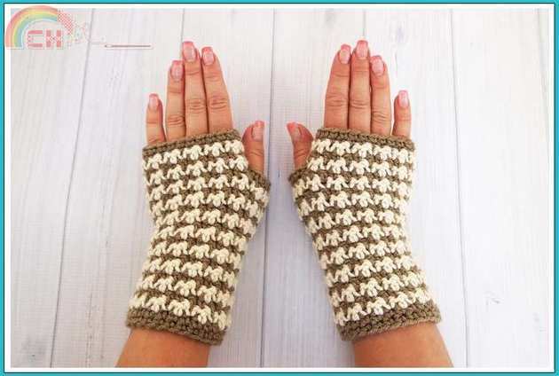 Charmed_By_Ewe_Bow_WOW__Wristers_Crochet_Pattern.jpg
