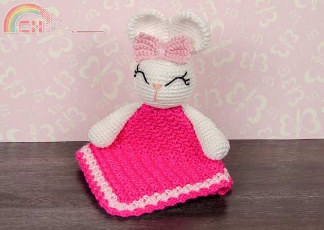 olivia_the_bunny_blanket_crochet_pattern2.jpg