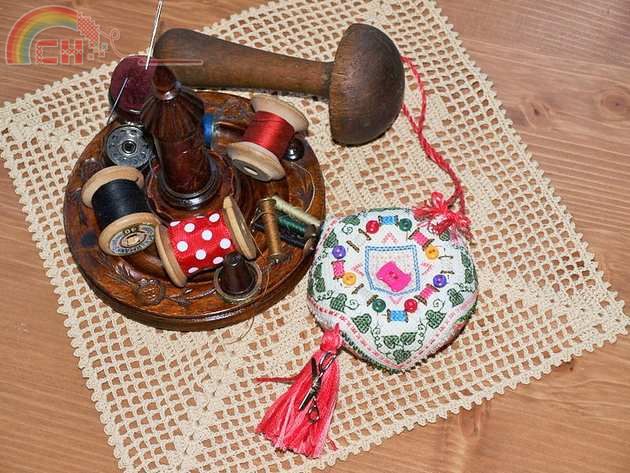 Biscornu I love cross stitching (1).jpg