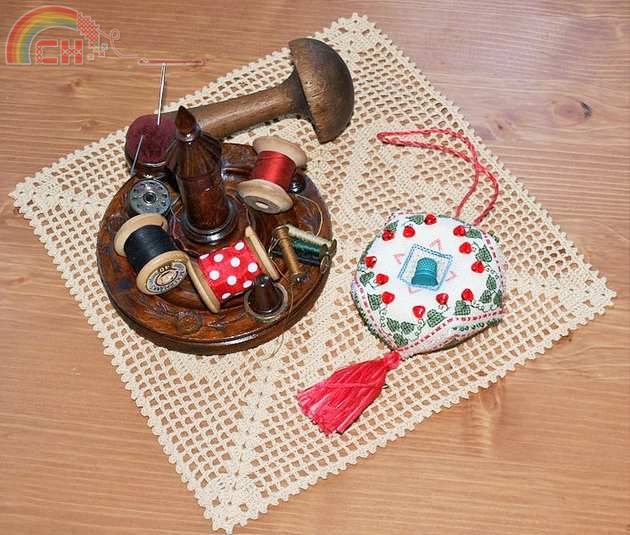 Biscornu I love cross stitching (2).jpg