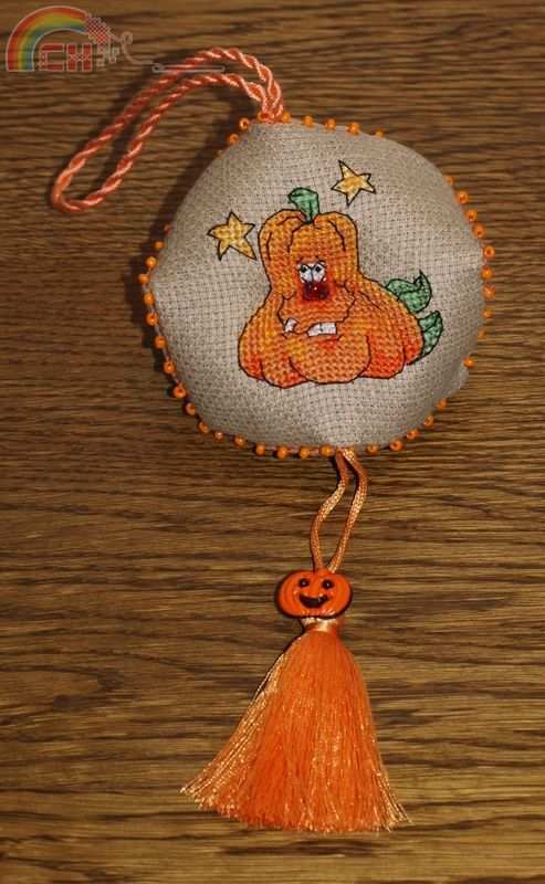 BiscornuHalloween 1  (1).jpg