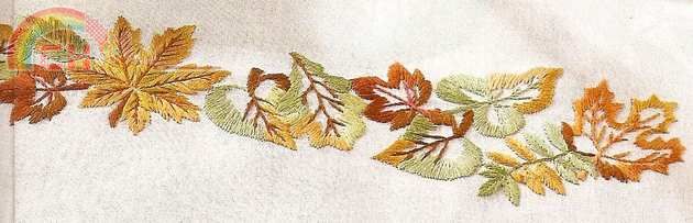 Fall Leaves Table Runner (2).jpg