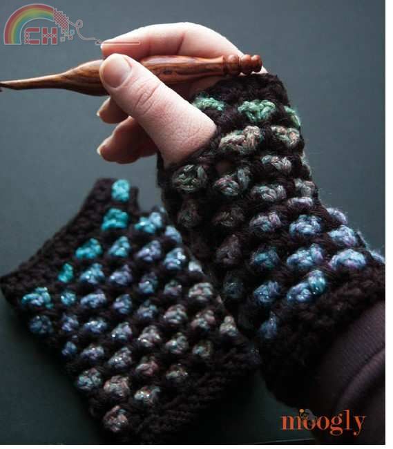 Moroccan Midnight Fingerless Mitt.jpg