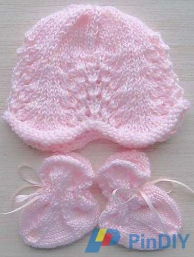 Lacy_Baby_Hat_with_Scalloped_Lace_Baby_Socks_medium.jpg