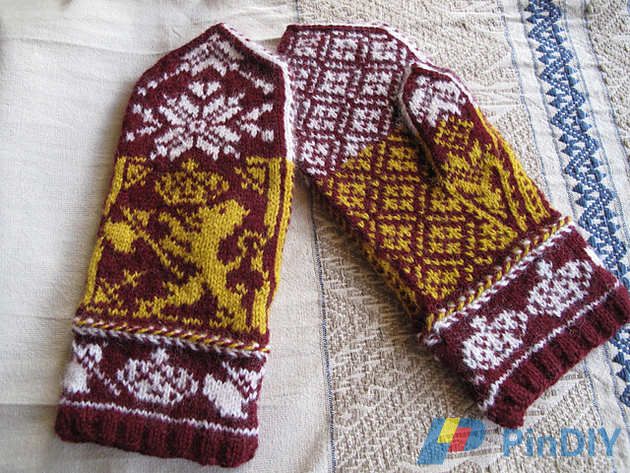 ShieldofNorwayMittens1.jpg