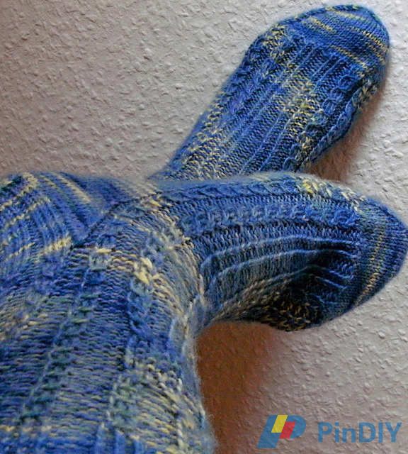 Socke_Zopfmuster_medium2.JPG