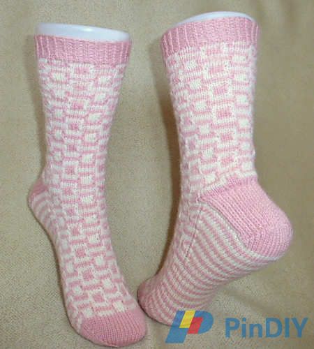 Block_Party_Socks_Pattern_medium.jpg