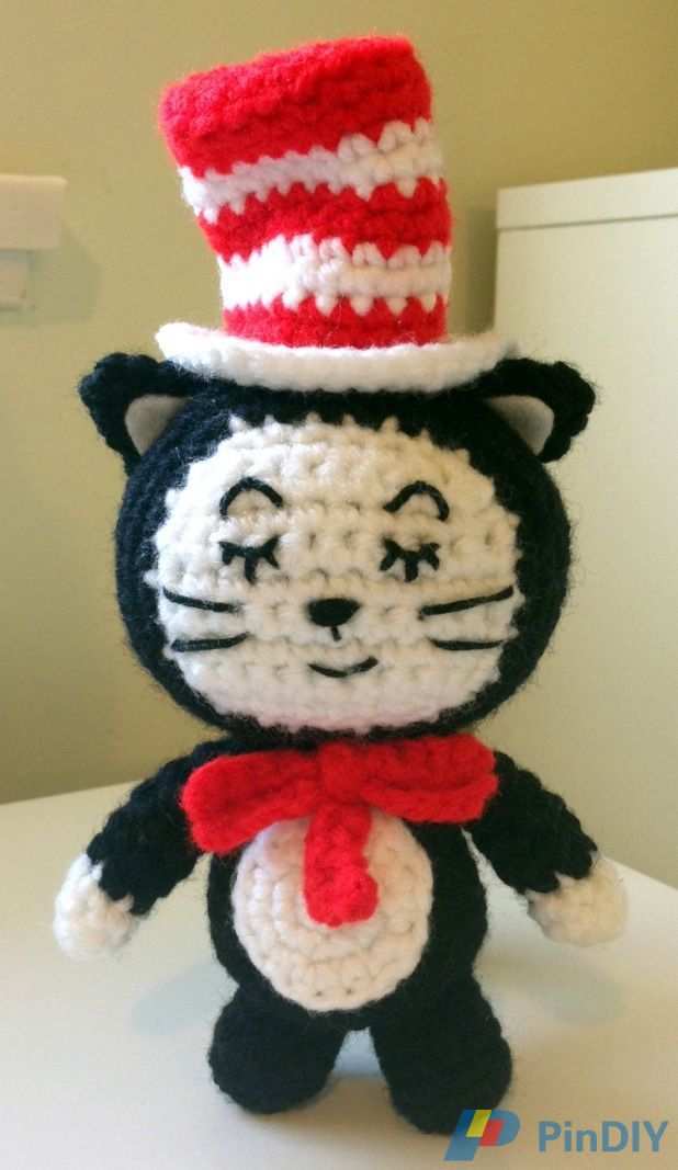 The Cat in the Hat Amigurumi 