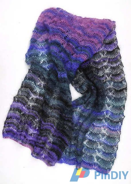 s_LInda_s_soft_scarf_medium2.jpg