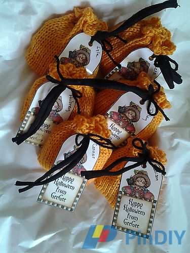 mini-trick-or-treat-bags_gp_medium.jpg