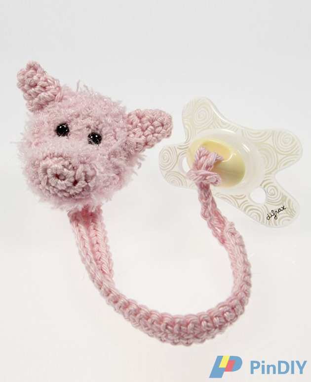 Cute Dutch - Stefanie Wijers - Pacifier Cord Floris Pig - Dutch.jpg