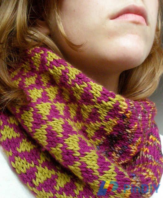 Triangle Loop Fucsia.JPG