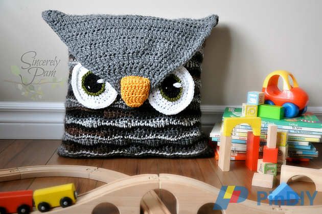 owl_pillow1_medium2.jpg