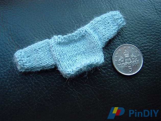 blue_jumper_medium2.JPG