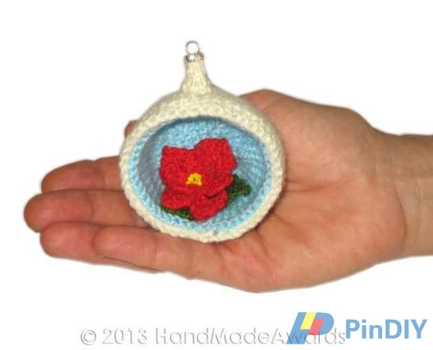 Christmas Diorama Ball Poinsettia Ornament.jpg