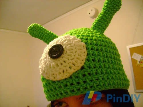Futurama_Brain_Slug_Hat_Modeled_medium.JPG