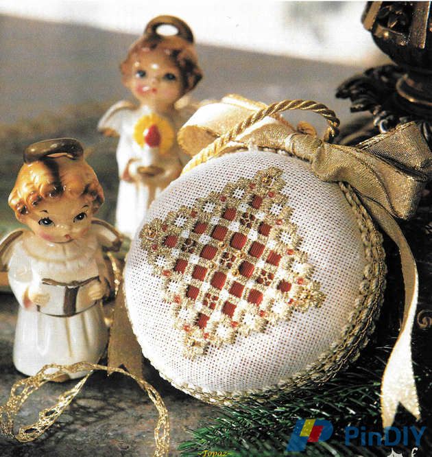 s19 Sparkling Hardanger Ornament.jpg