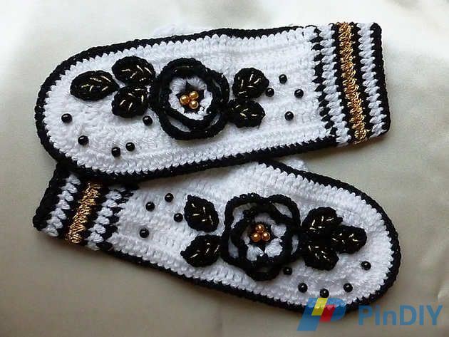 Fantacy Crocheted Mittens