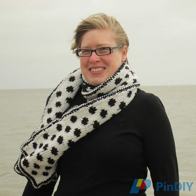 Polka Dot Knitted Scarf1.JPG