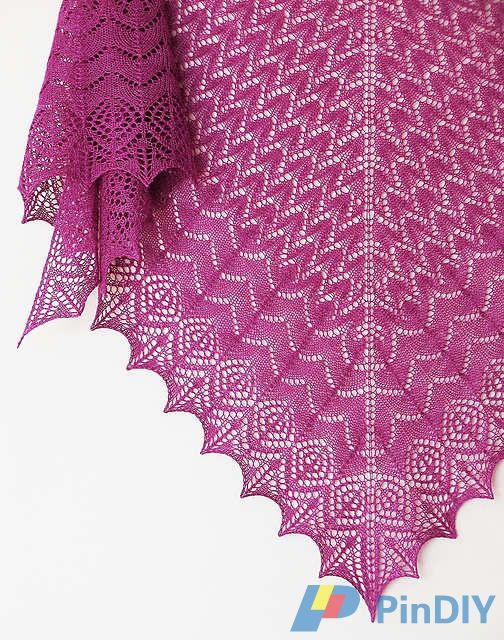 Lace triangle  002.JPG
