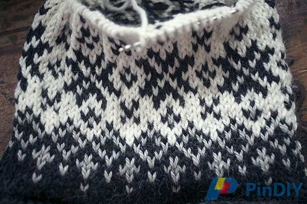 snowflakebeanie2.jpg