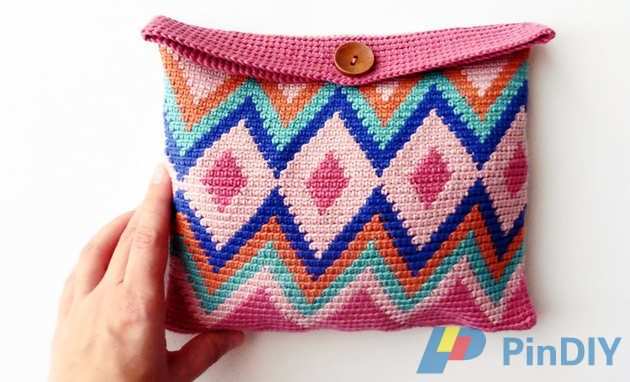 pattern-knit-crochet-special-dates-cosmetic-bag-spring-summer-katia-8025-462-g.jpg