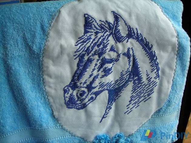 Tête de cheval brodée