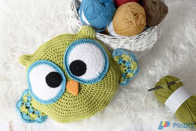 ollie_the_owl_pillow_crochet_pattern_2.jpg