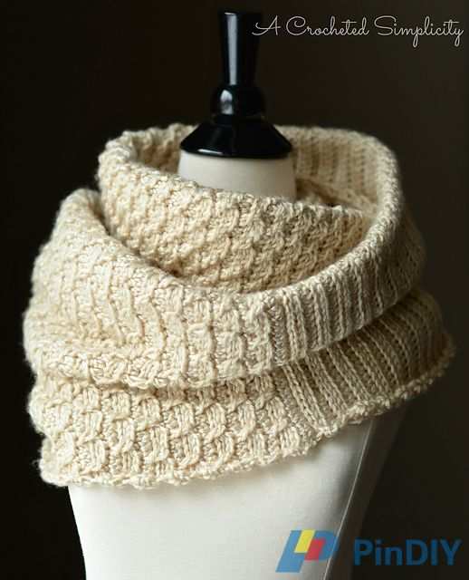 Knit_Look_Infinity_Stitch_Cowl_2WM_medium2.jpg