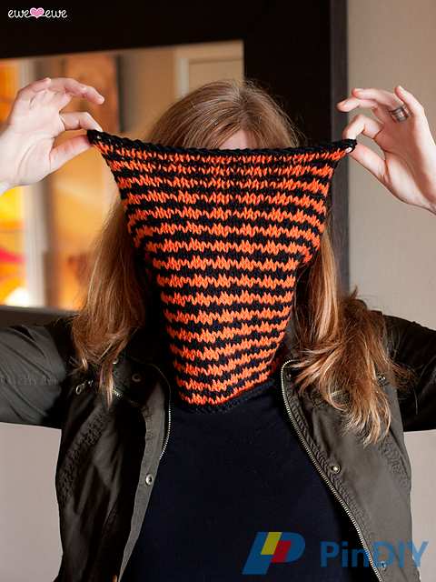 Halloween Houndstooth Cowl3.jpg