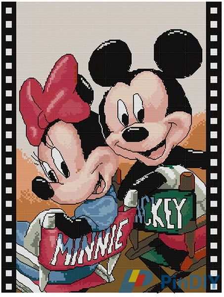 Leisure Arts 3077 Mickey and Minnie Portrait.jpg