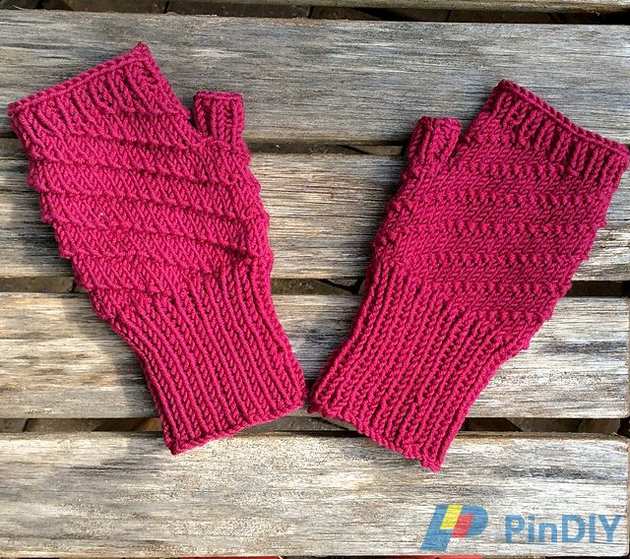 spiral_mittens_3_medium2.jpg