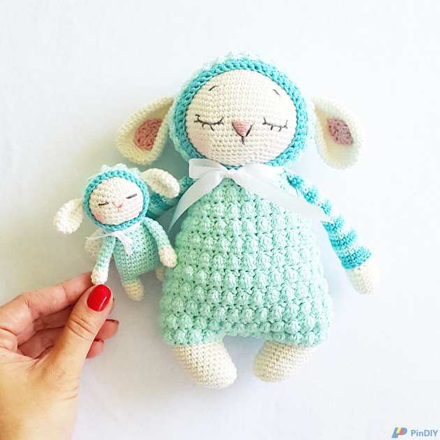 AmalouDesigns  - Marielle Maag - Sheep Mara and her Baby
