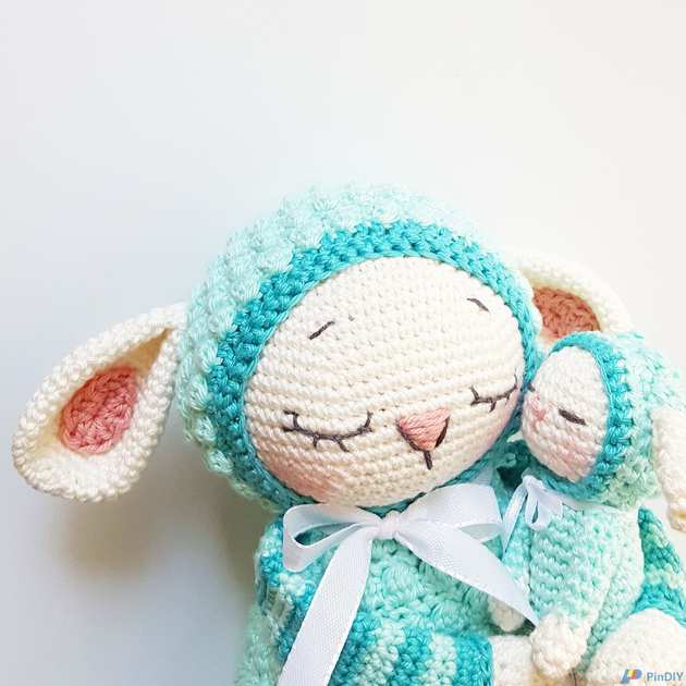 AmalouDesigns  - Marielle Maag - Sheep Mara and her Baby 2