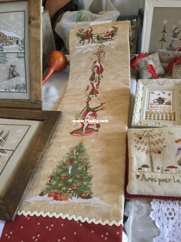 SG-Hangin' Santa.jpg