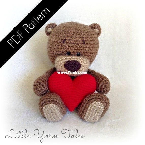 A Little yarn tales - migurumi-Be My Valentine-Bear.jpg