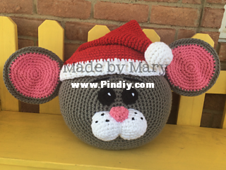 made by mary - mouse pillow.png